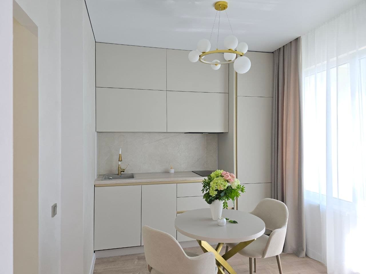 Белое и золото